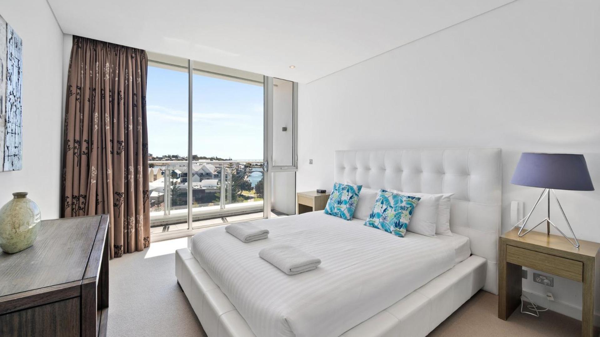 Bayview 701 Apartment *